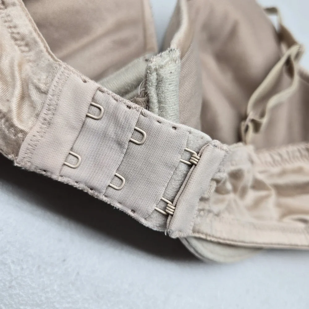 Victoria's Secret Women Bra 34D Beige Very Sexy Push Up Underwired READ